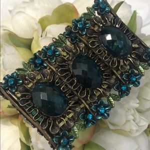 Vintage bracelet with Emerald stones